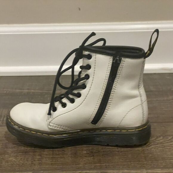 Dr. Martens Kids White Boots with Black Laces - Picture 4 of 14